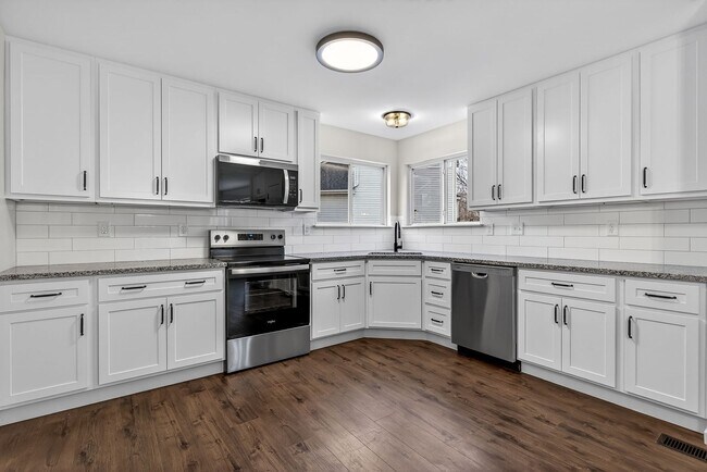 Building Photo - NEWLY RENOVATED HOME