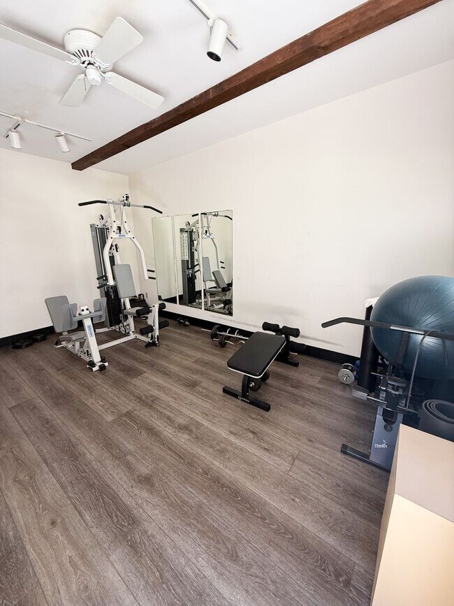 Building Photo - Charming Studio in Prime North Park Locati...