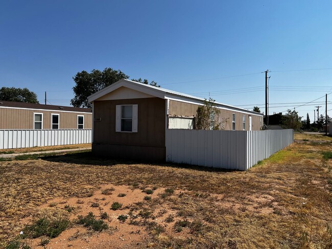 Building Photo - Elegant 3-Bed, 2-Bath Home for Rent: Move-...