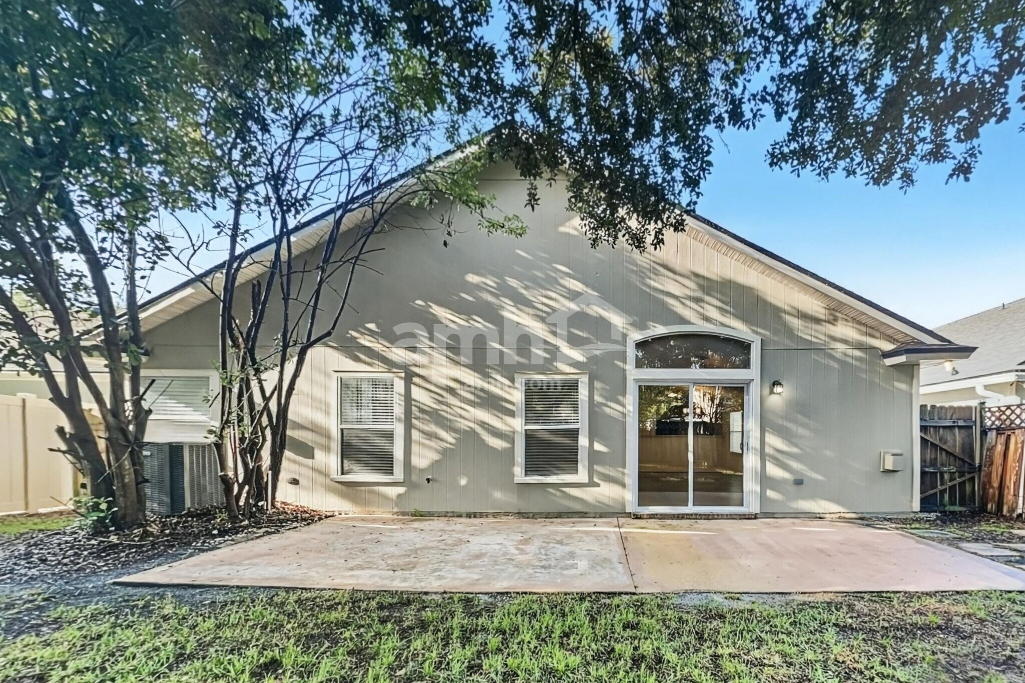 Building Photo - 1312 River City St