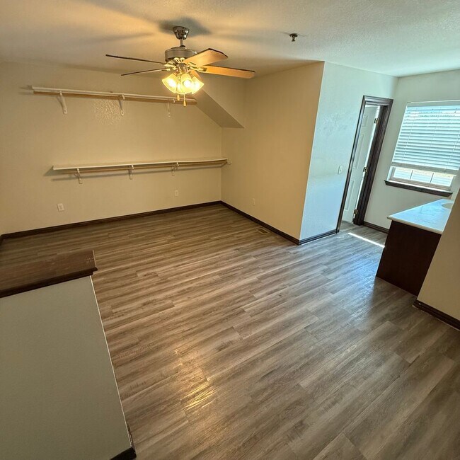 Building Photo - $500 Off 1st Full Month!* All Utilities In...