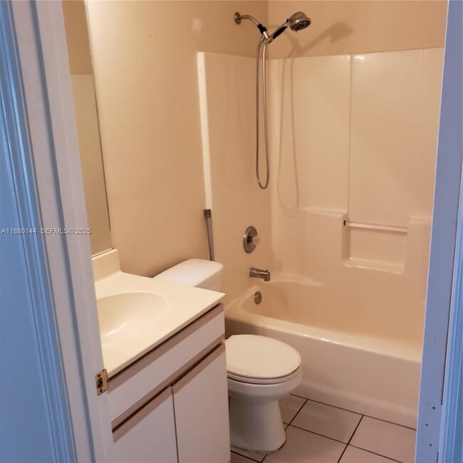 Building Photo - 8330 SE Sweet Bay Ave