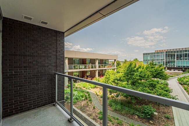 Building Photo - LUX 1BD, 1.5BA Lakehouse Condo with Balcony