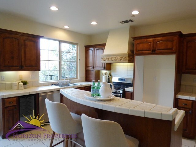 Building Photo - Modern Three-story 5 Bed 3.5 Bath 2,601 sqft Fair Oaks Home