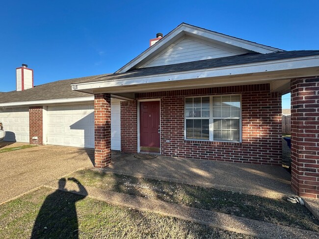 Building Photo - Midway ISD Duplex