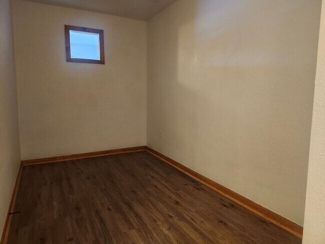 Building Photo - 1405 Neil Ln