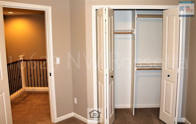 Building Photo - Beautiful 3 BR/2.5 BA Home in Desirable Bethany Neighborhood