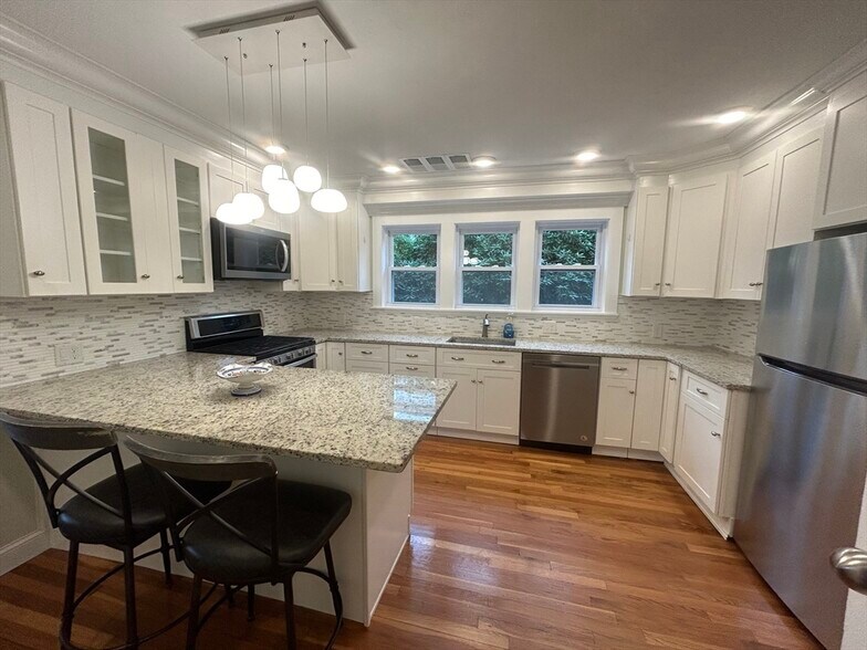 Building Photo - 23 Webster St