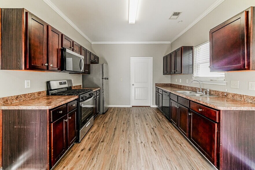 Building Photo - 434 Highland Falls Dr
