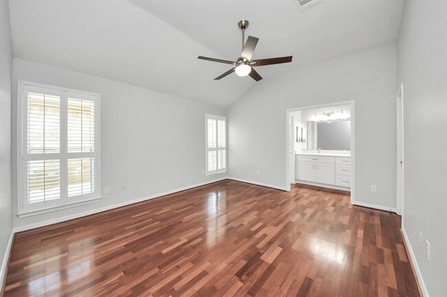 Building Photo - 12407 Meadow Ridge Dr