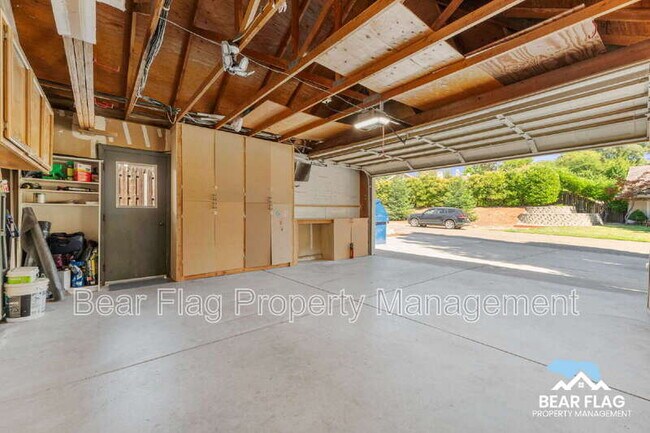 Building Photo - 1601 Wyndham Way