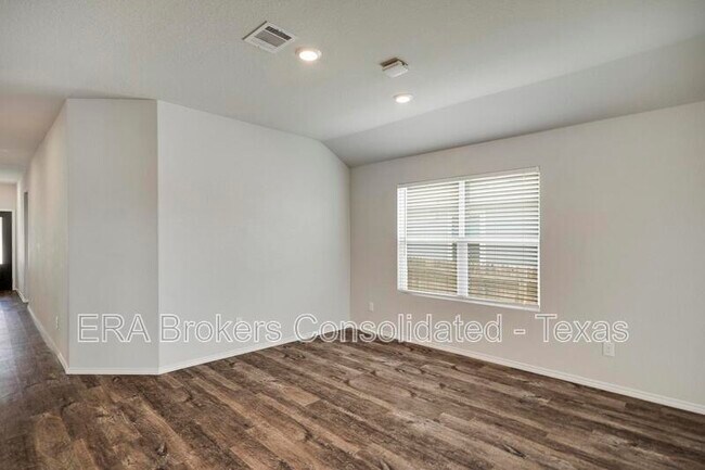 Building Photo - 31664 Bard Ln