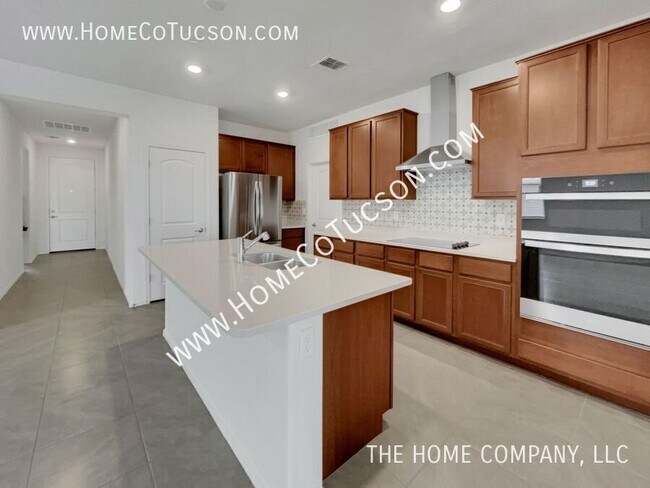 Building Photo - 5618 W Monterey Dr
