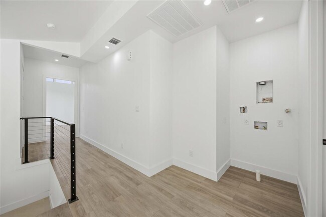 Building Photo - 513 Archer St