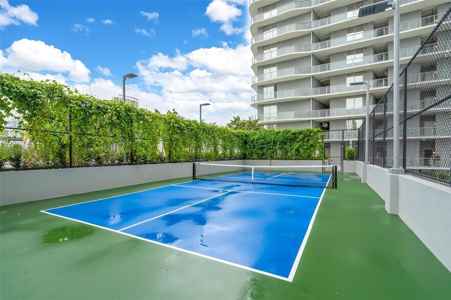Building Photo - 1400 Biscayne Blvd