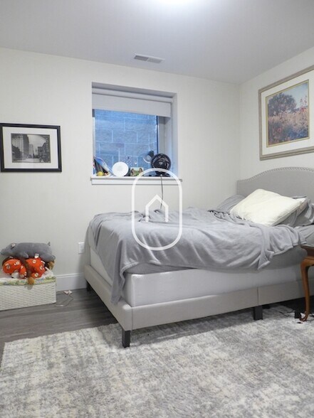 Building Photo - 34 Cunard St