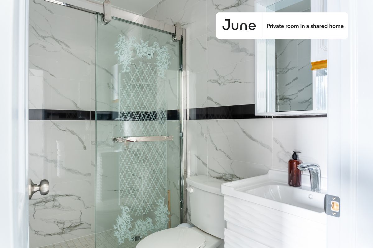 Building Photo - Room in Shared 4 bed/2 bath home