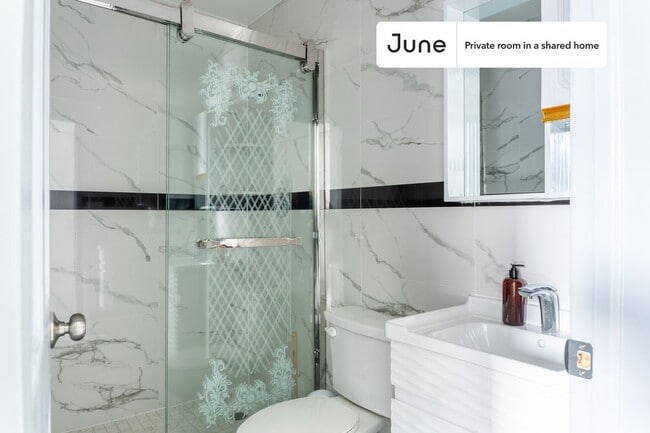 Building Photo - Room in Shared 4 bed/2 bath home