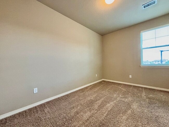 Building Photo - Beautiful 3 bed, 3 bath Townhome in West W...
