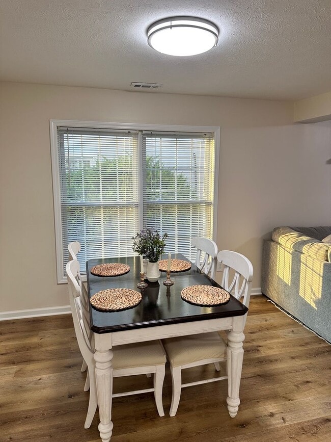 Building Photo - 1641 York Dr NW