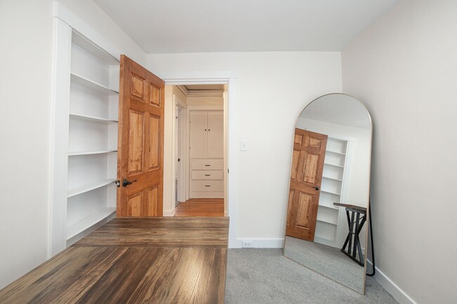 Building Photo - 3 BED 1 BATH SINGLE FAMILY HOME IN BEAUTIFUL LAKEWOOD!