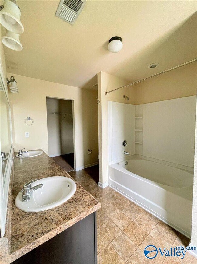 Building Photo - 144 Belle Haven Dr