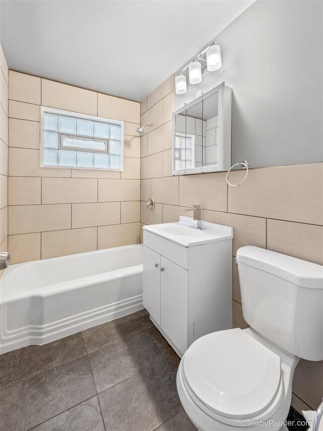 Building Photo - 7427 N Winchester Ave