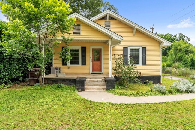 Primary Photo - Quaint 3-Bedroom Retreat with Fireplace & ...