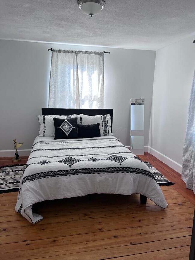 Building Photo - 665 Mendon Rd