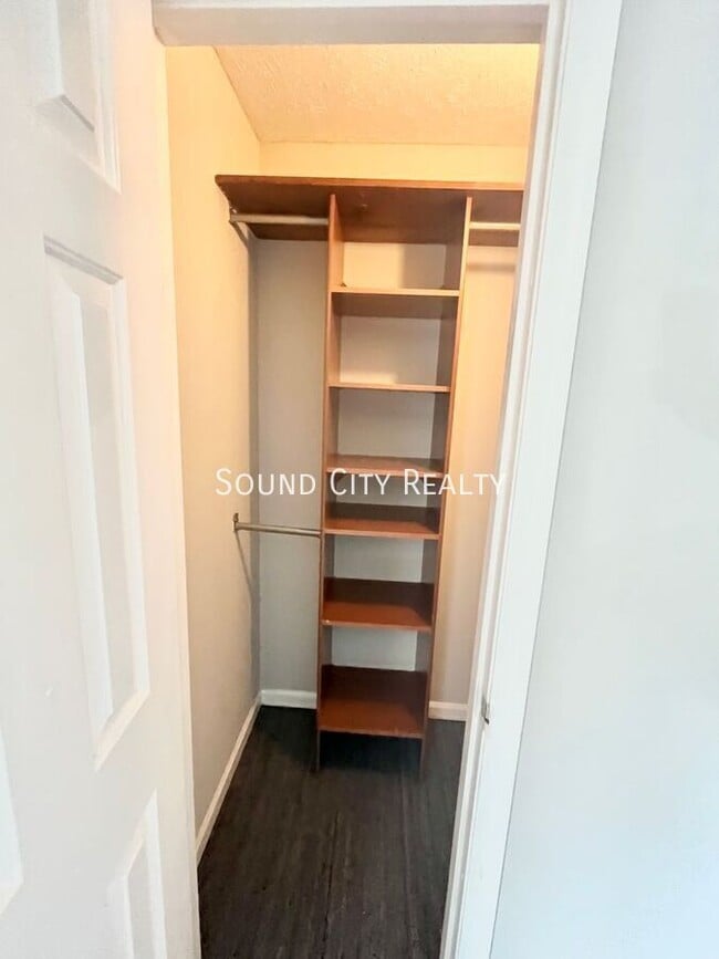 Building Photo - 238 Timberway Dr