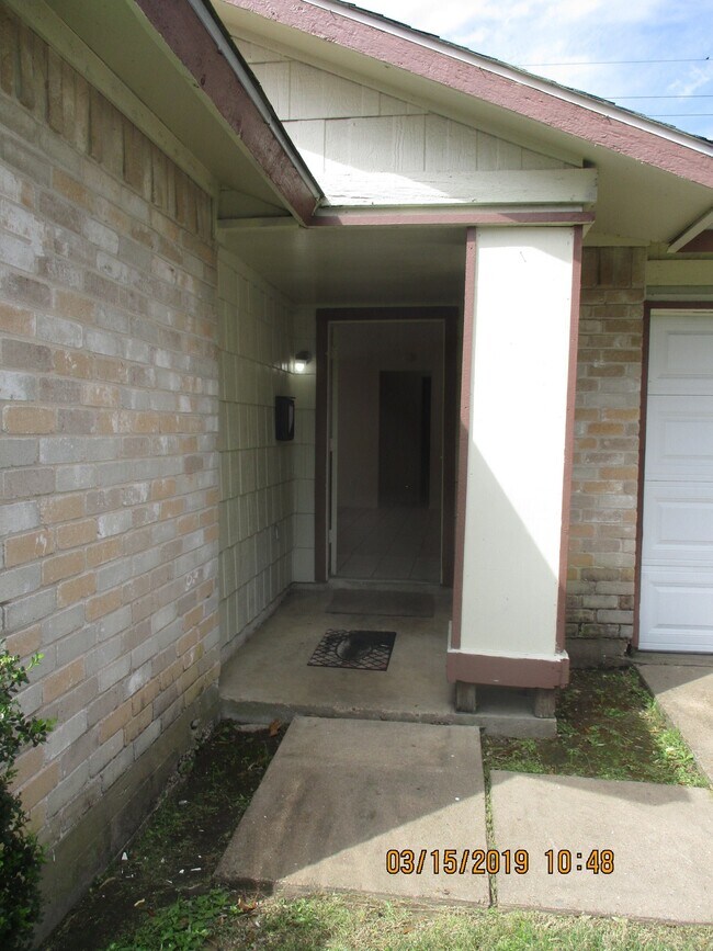 Building Photo - 6333 Northway Dr