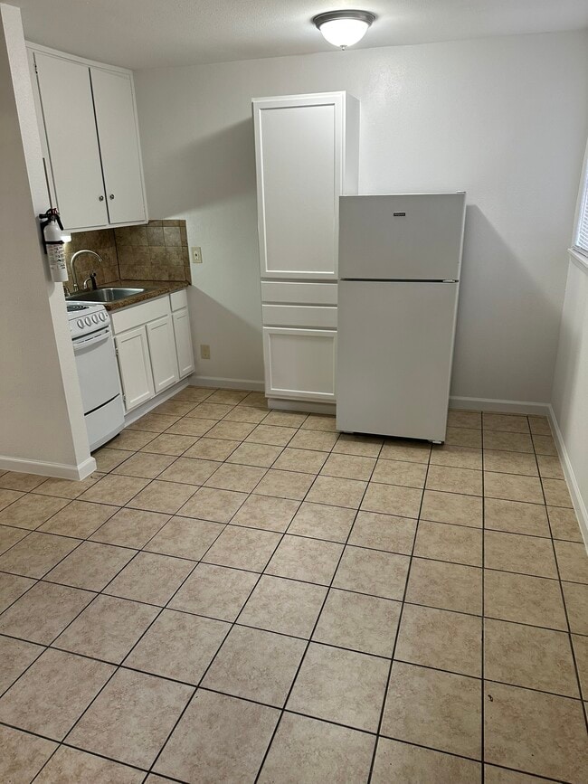 Building Photo - 301 Avondale St