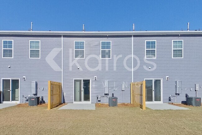 Building Photo - 2461 Banyan Cir