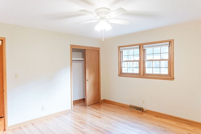 Building Photo - 3 Bed 3 Bath Home