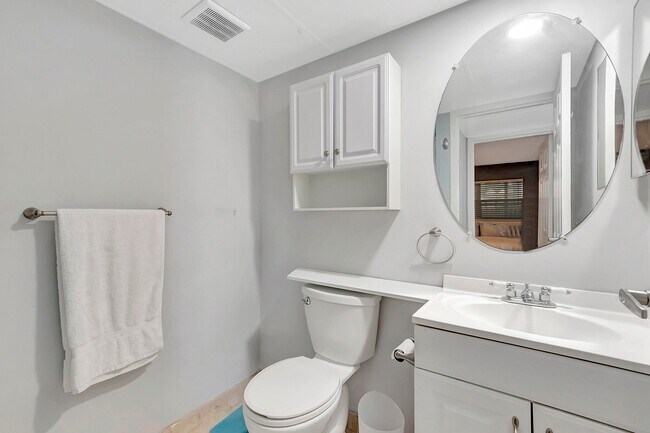 Building Photo - 65 Monaco Ct