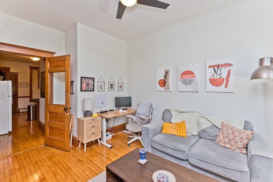 Building Photo - 2139 N Oakley Ave