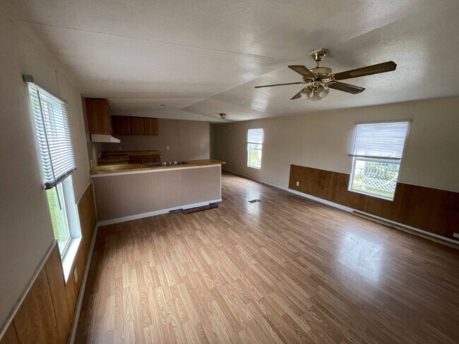 Building Photo - Handyman Special Mobile Home – Affordable Ownership Opportunity