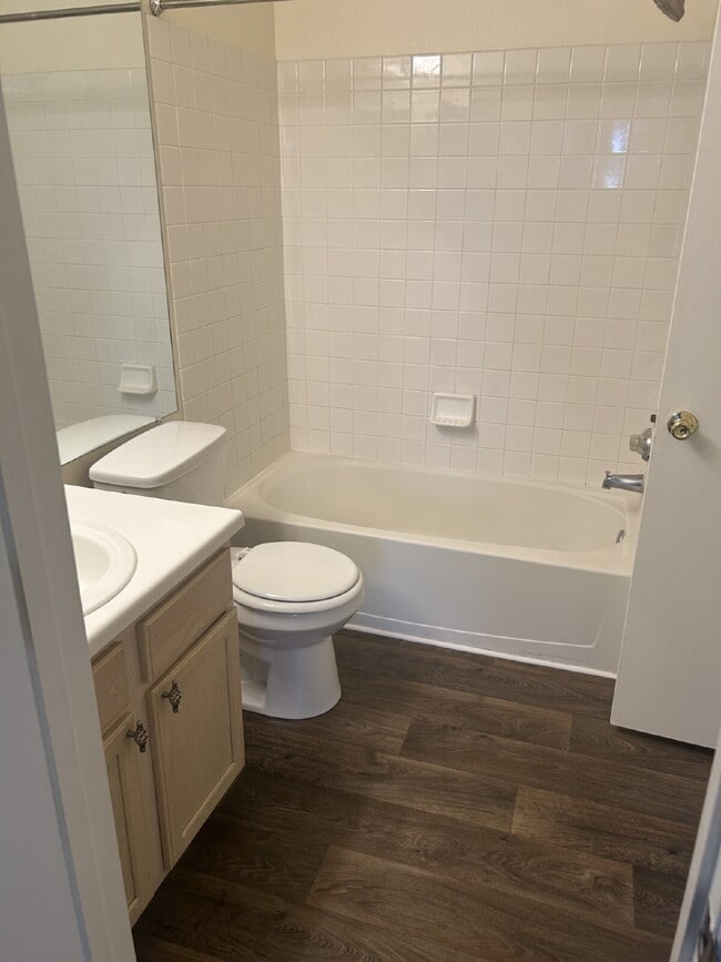 Building Photo - Beautiful 2BR/1.5B Town Home!   Available ...