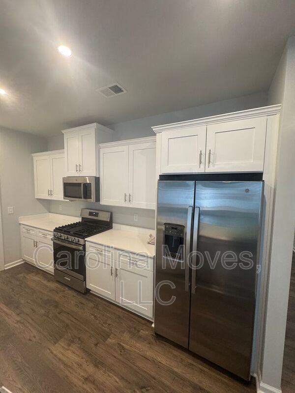 Building Photo - 409 Mariene Dr