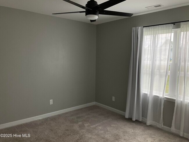 Building Photo - 313 Sunrose Dr