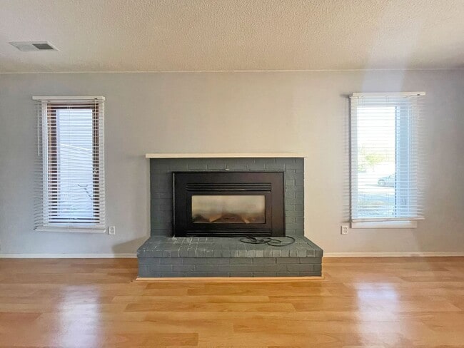 Building Photo - Newly Remodeled 3 Bedroom 2-Story Townhome...