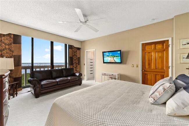 Building Photo - 9960 S Ocean Dr