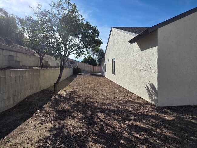 Building Photo - Private But Close to Everything in Oceanside!