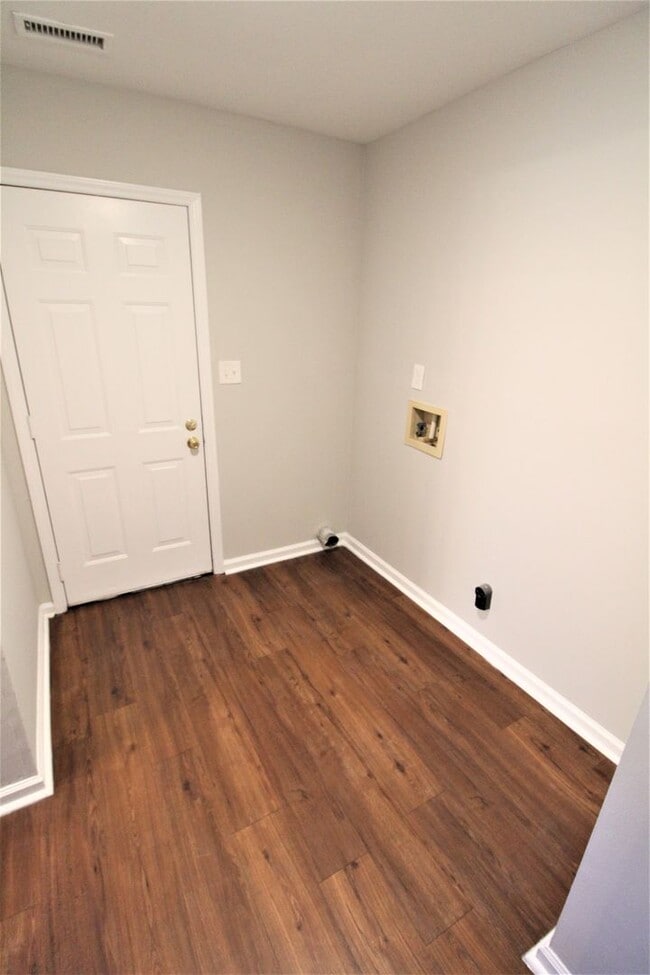 Building Photo - Move-In Ready Ranch Minutes from Plaza Midwood, NoDa & Uptown