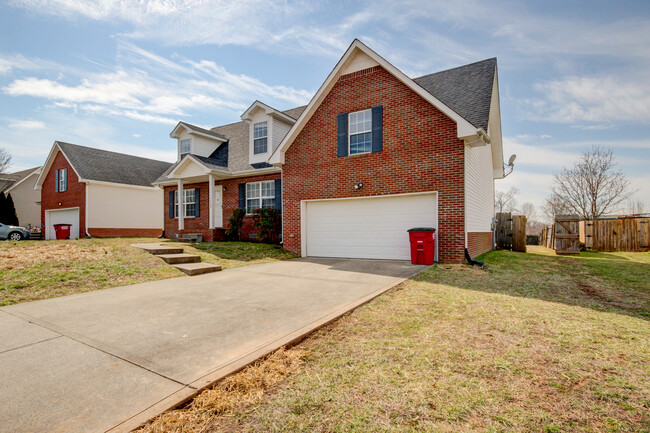 Building Photo - 1568 Cedar Springs Cir