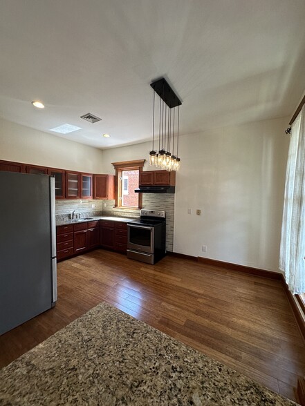 Dining Room - 2329 W Grace St