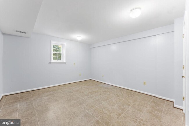 Building Photo - 901 Holly Creek Dr