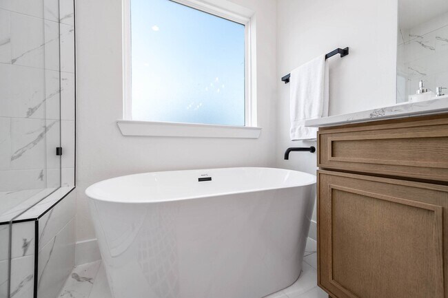 Building Photo - 3203 St Emanuel St