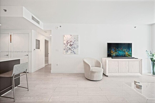 Building Photo - 500 Brickell Ave