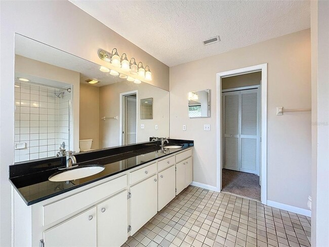Building Photo - 951 Versailles Cir